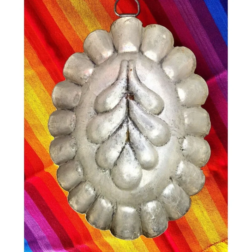 Vintage MCM German Fleur De Lis Aluminum European Cake Bread Baking Mold Decor